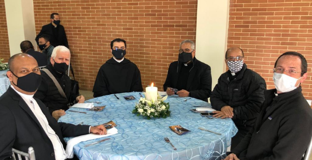 Encuentro con el arzobispo