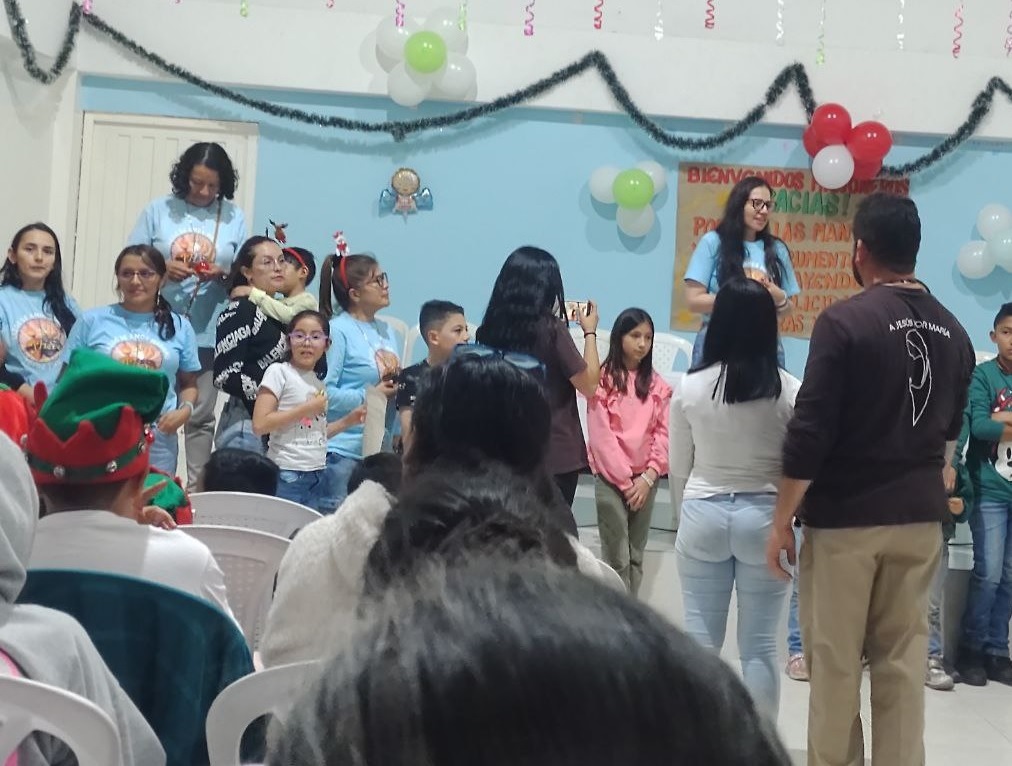 DÍA DE ALEGRÍA CON LOS MISIONEROS DE LAZOS DE AMOR MARIANO