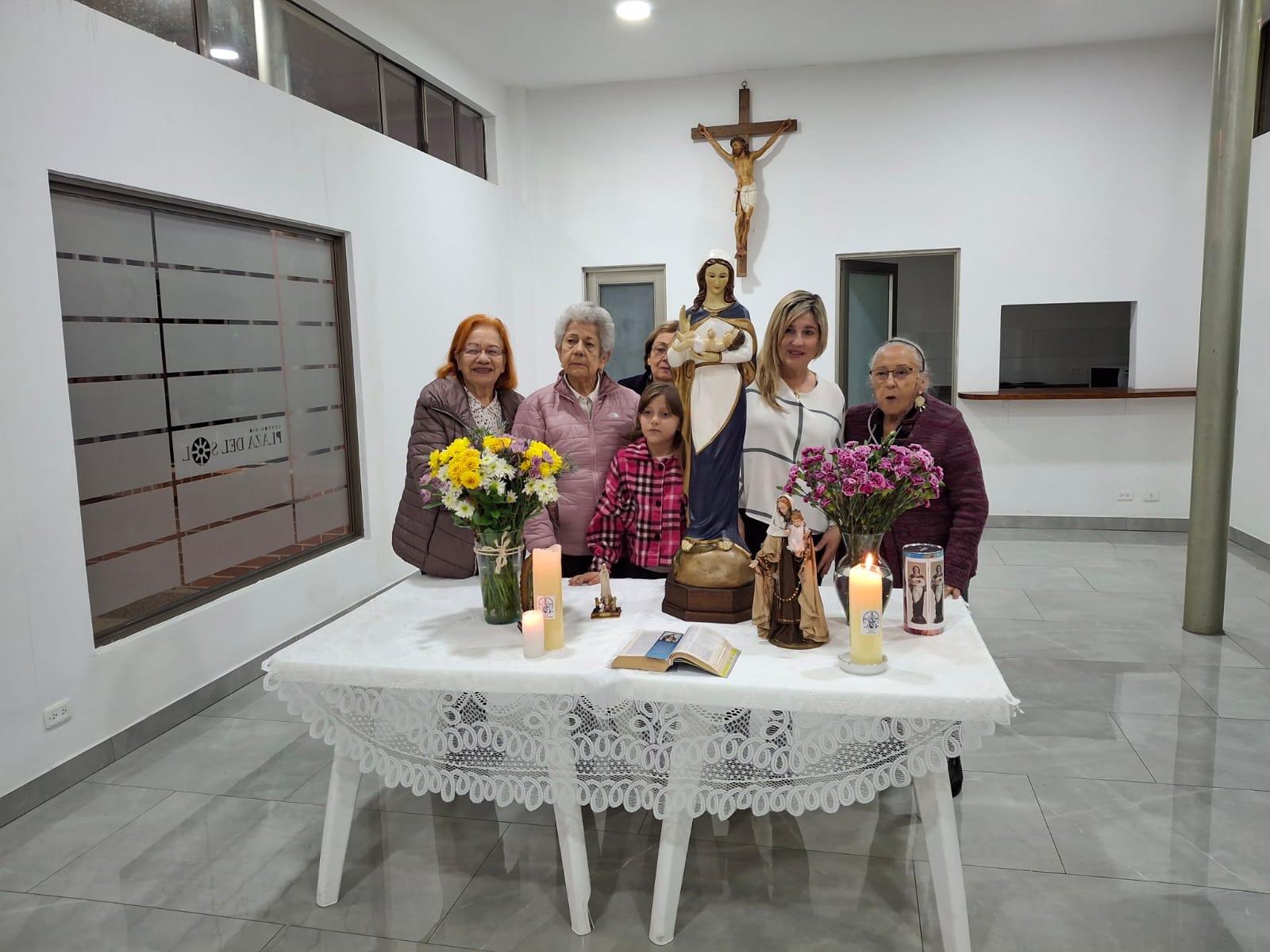 Visita de la Virgen Marรญa a los hogares y familias.