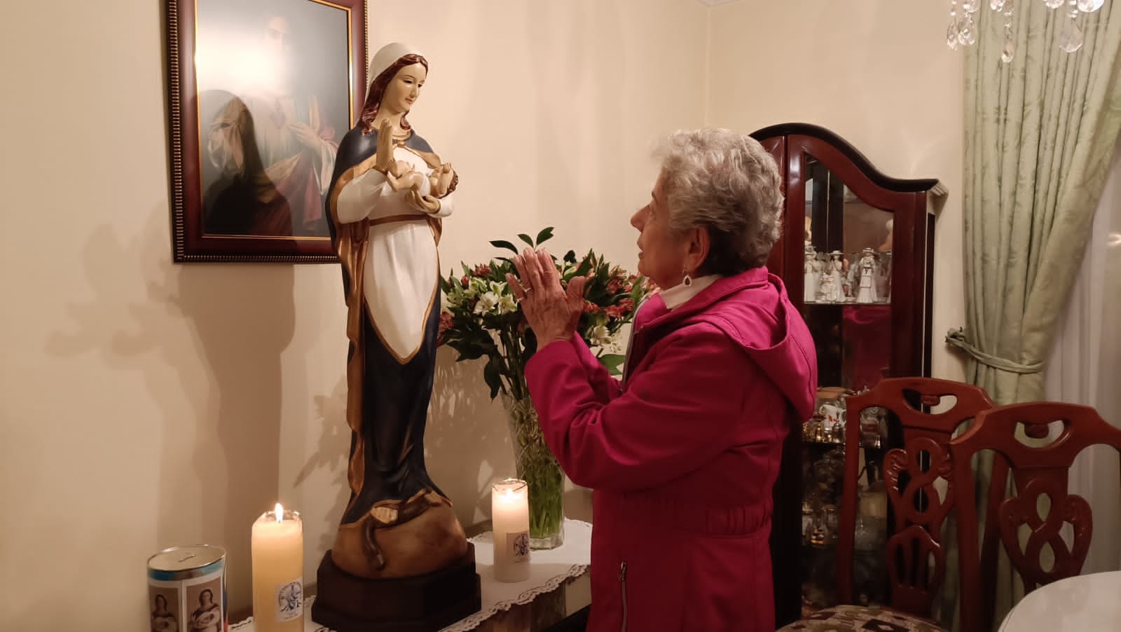 Visita de la Virgen Marรญa a los hogares y familias.