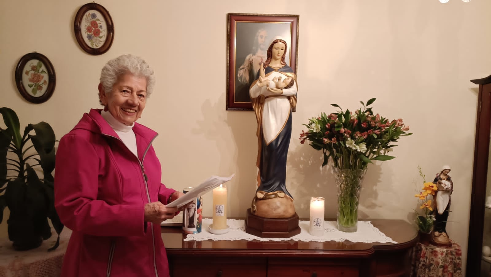 Visita de la Virgen Marรญa a los hogares y familias.