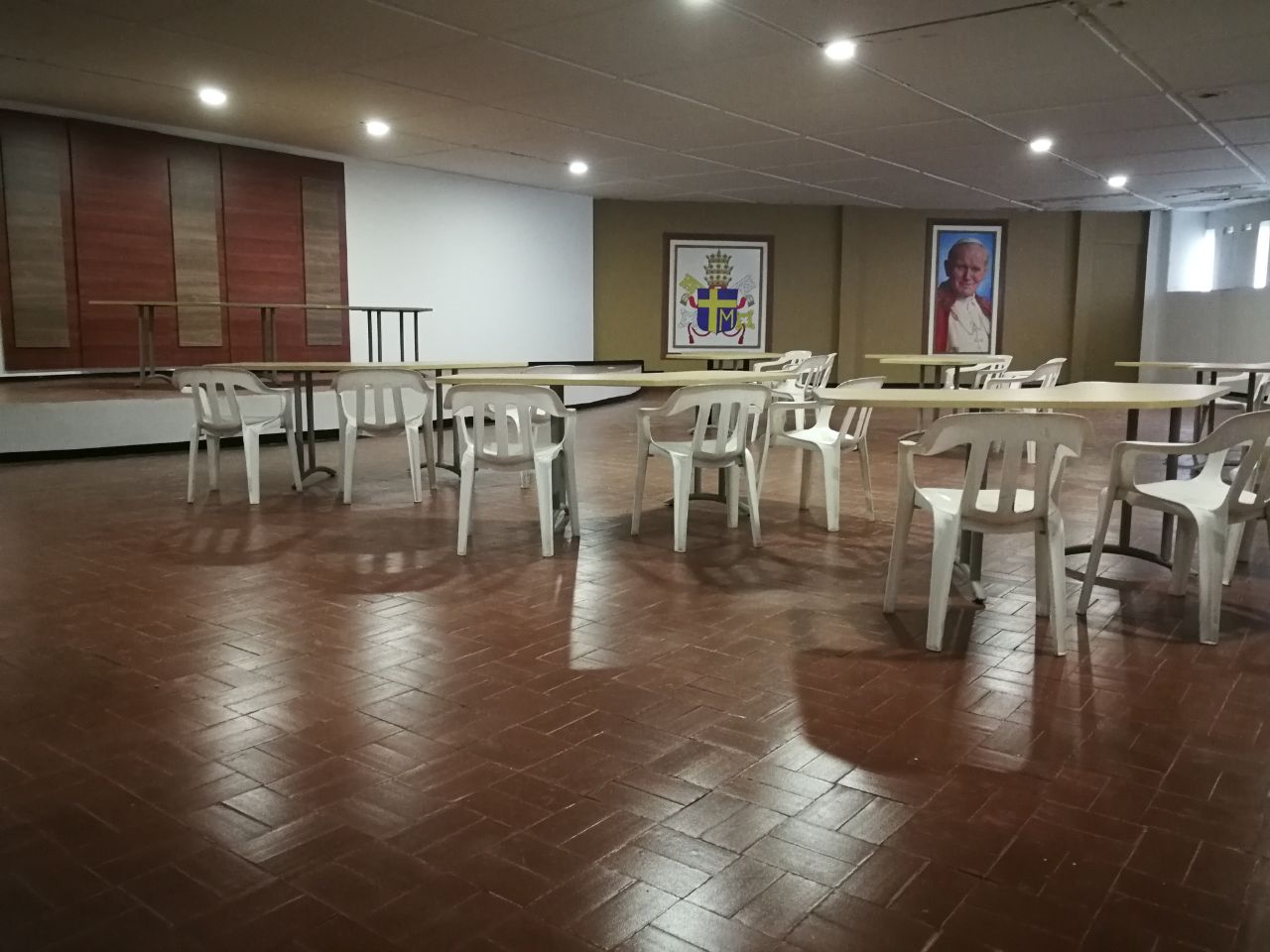 https://arquimedia.s3.amazonaws.com/229/salones-templete-eucaristico/templete-eucaristico-6jpg.jpg
