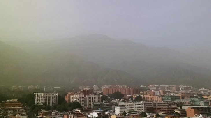 https://arquimedia.s3.amazonaws.com/375/vicaria/polvo-del-desierto-jun-2020-caracas-730x411jpg.jpg