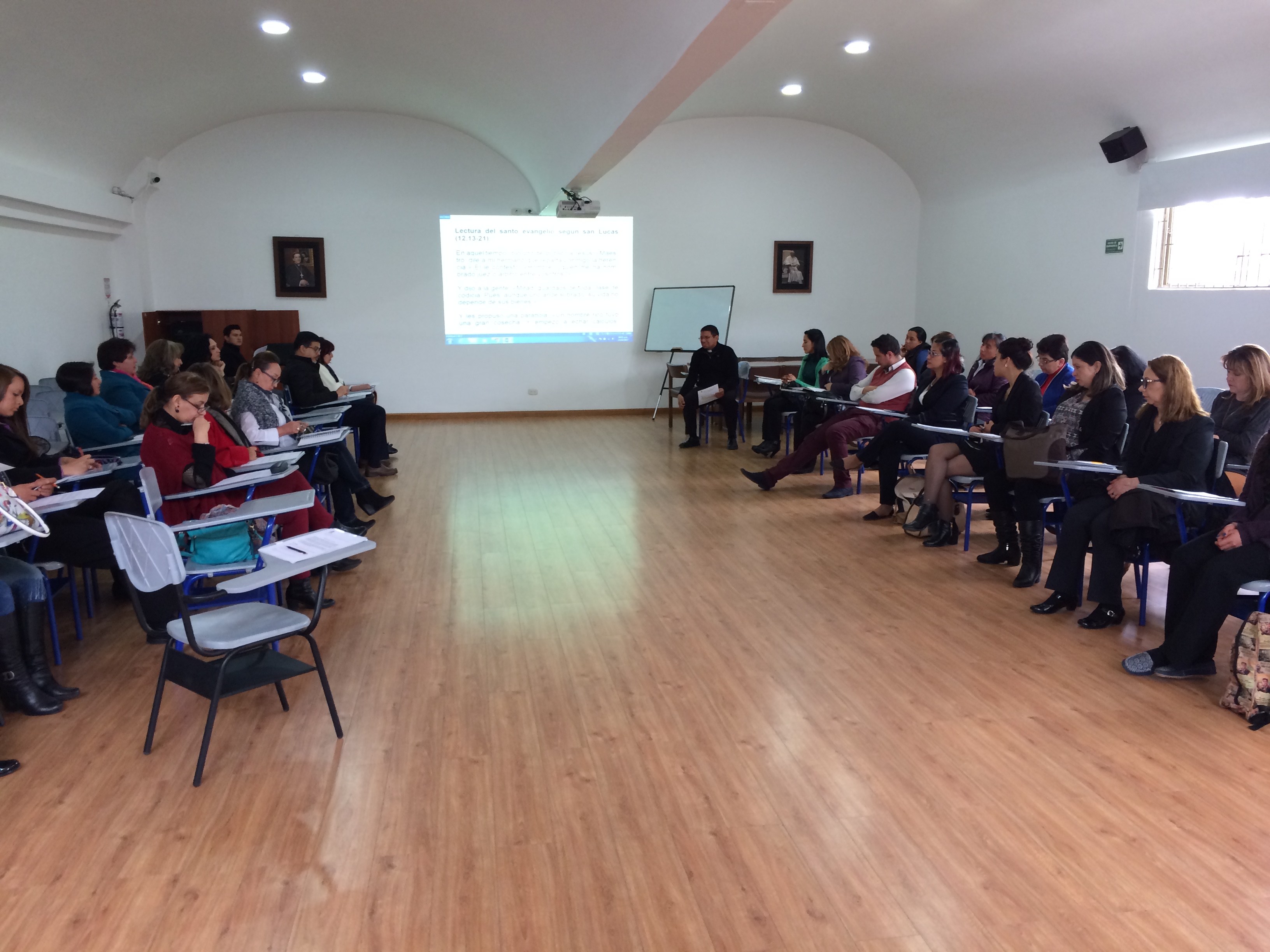 https://arquimedia.s3.amazonaws.com/4/encuentro-secretarias/img-0274jpg.JPG