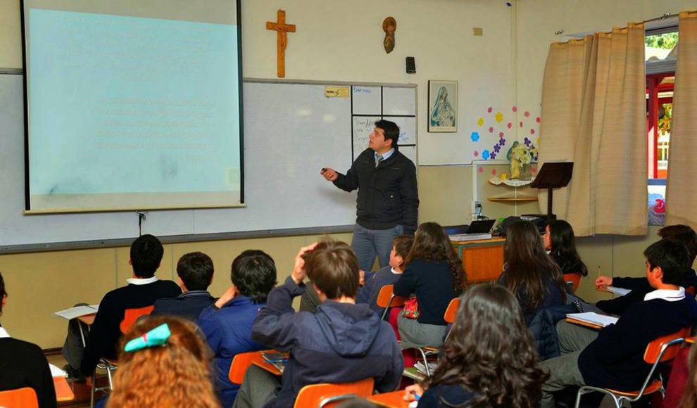 https://arquimedia.s3.amazonaws.com/375/vicaria/clase-religion-detailjpg.jpg
