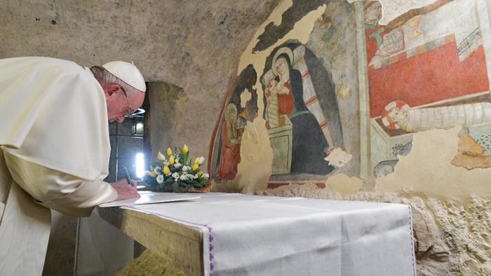 https://arquimedia.s3.amazonaws.com/4/imagenes/carta-apostolicajpg-3.jpg