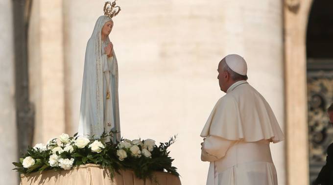 https://arquimedia.s3.amazonaws.com/375/confirmaciones/papafrancisco-virgendefatima-danielbanez-aciprensa-11052017jpg.jpg
