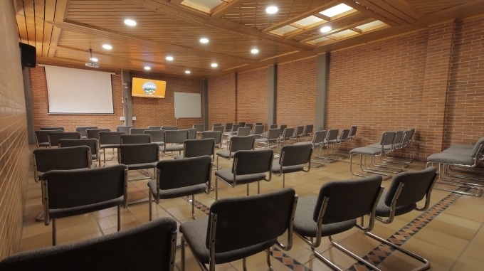 Salón San Pedro Casa de Ejercicios Emaús